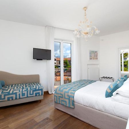 Sorrentovibes - Luxury Home Sea View & Jacuzzi In Sorrento Centre מראה חיצוני תמונה