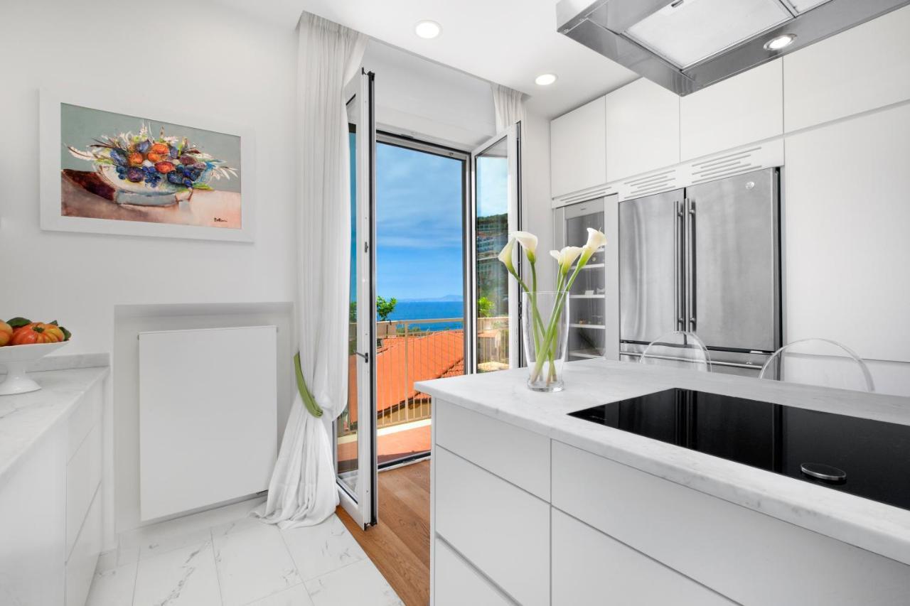 Sorrentovibes - Luxury Home Sea View & Jacuzzi In Sorrento Centre מראה חיצוני תמונה